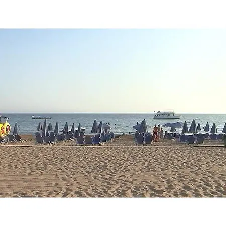Palm Hotel Lefkímmi
